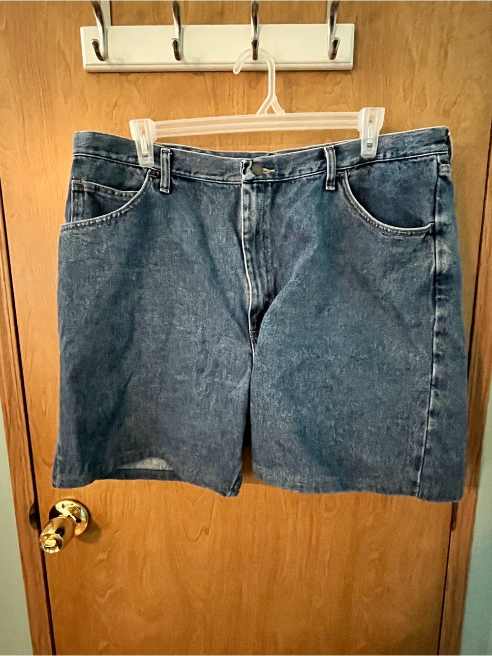 Lee Riders Men's Blue Denim Hemmed Shorts Waist 42” Rise 12” Inseam 6” EUC